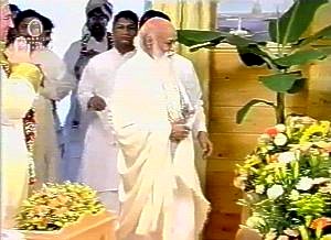 The King visiting Maharishi at His House